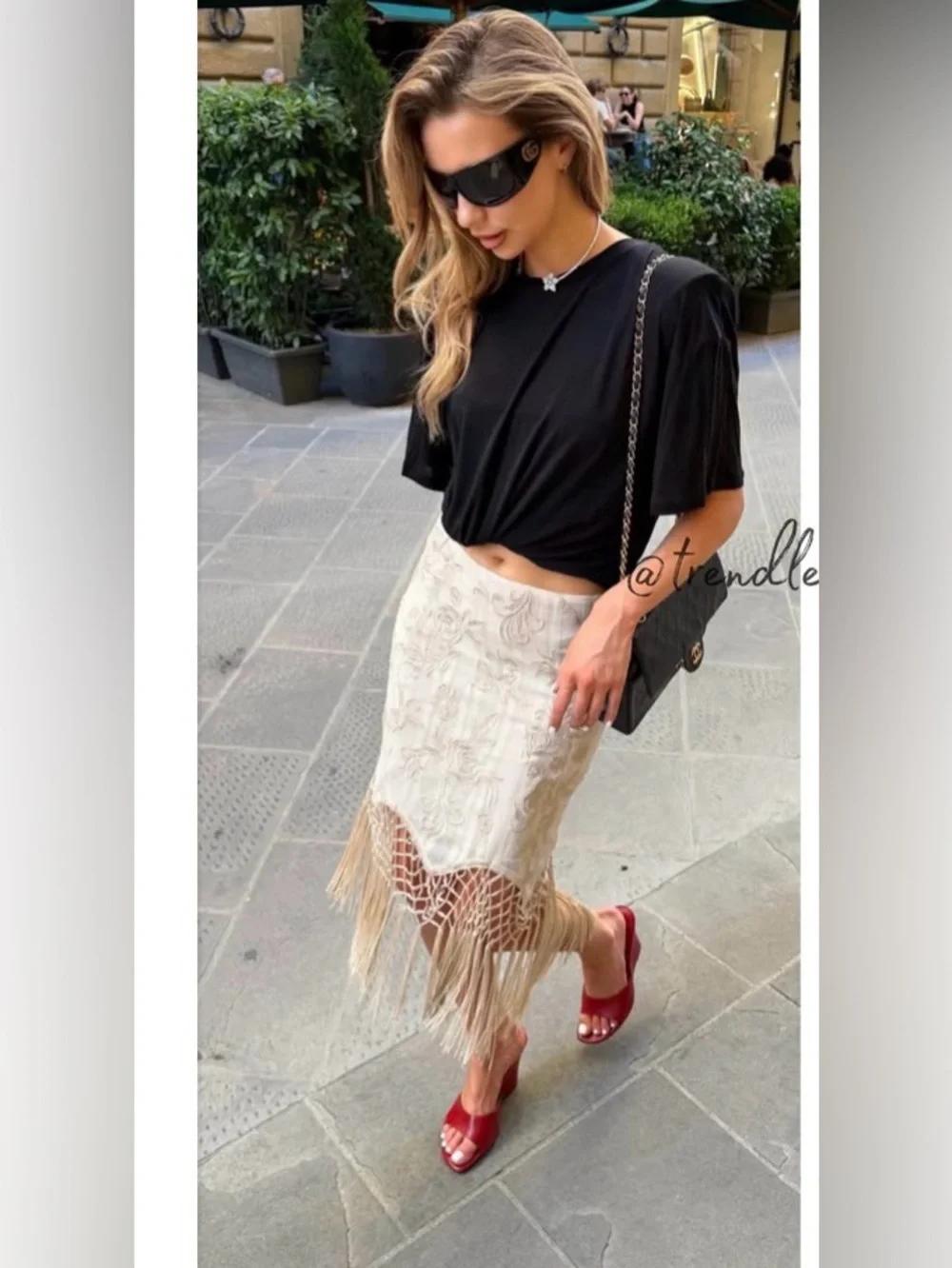 VIRAL NEW ZARA midi fringe skirt with Beaded detail.
Size S
🚨NO DISCOUNT - Picture 14 of 16